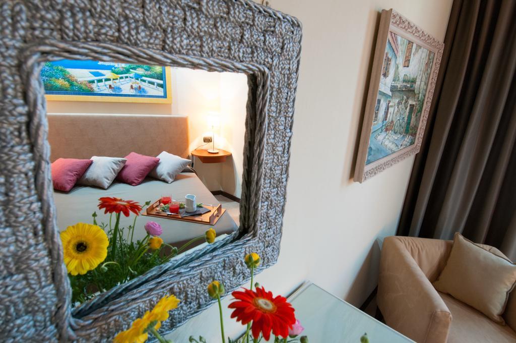 Holiday Rooms Antica Badia Volterra Rum bild