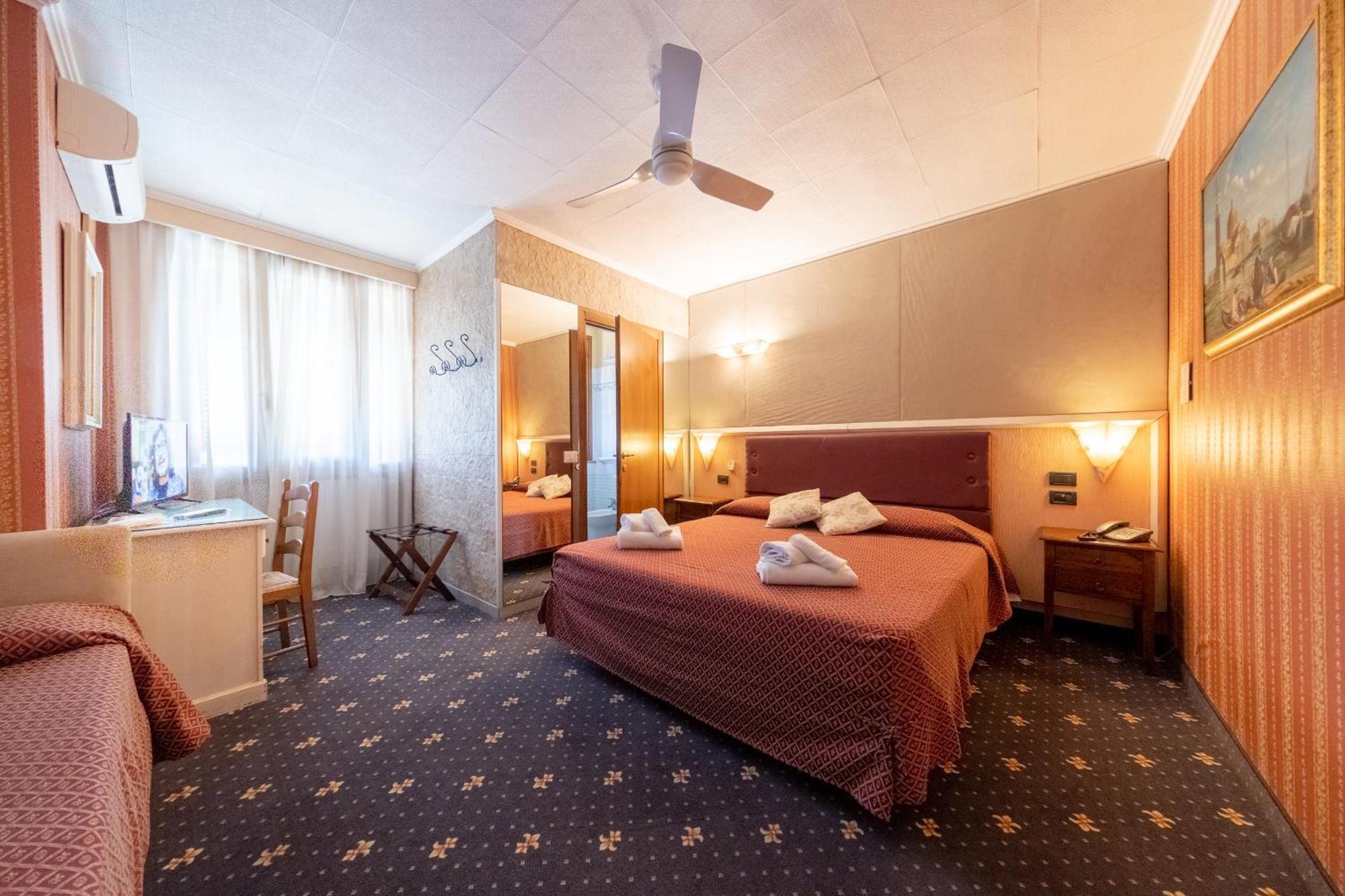 Holiday Rooms Antica Badia Volterra Exteriör bild