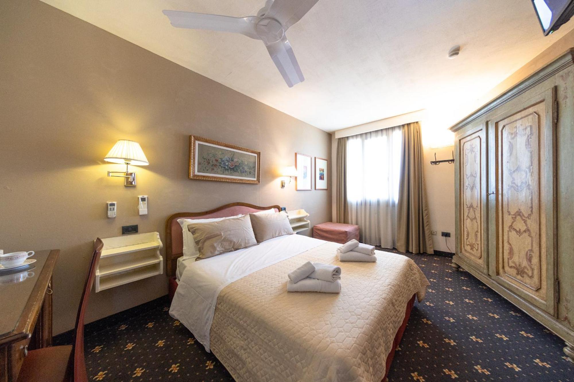 Holiday Rooms Antica Badia Volterra Exteriör bild
