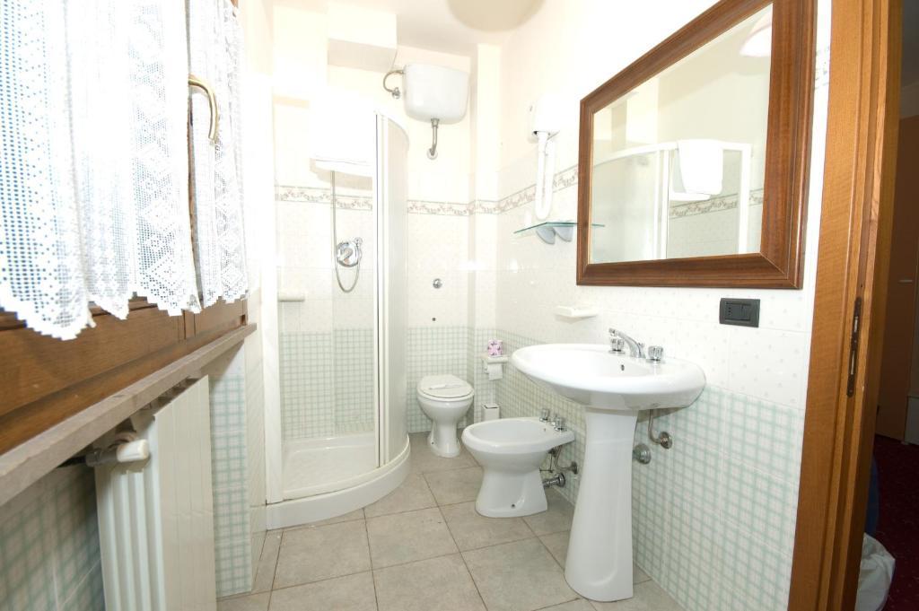 Holiday Rooms Antica Badia Volterra Rum bild